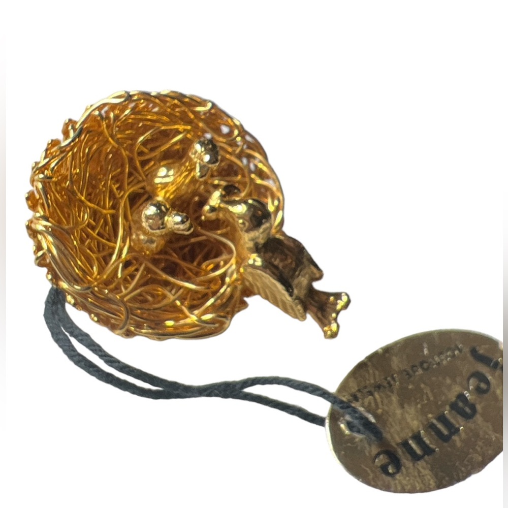 Vintage Signed Jeanne Brooch Pin Gold Tone Bird Nest Mama Bird Two Baby Birds